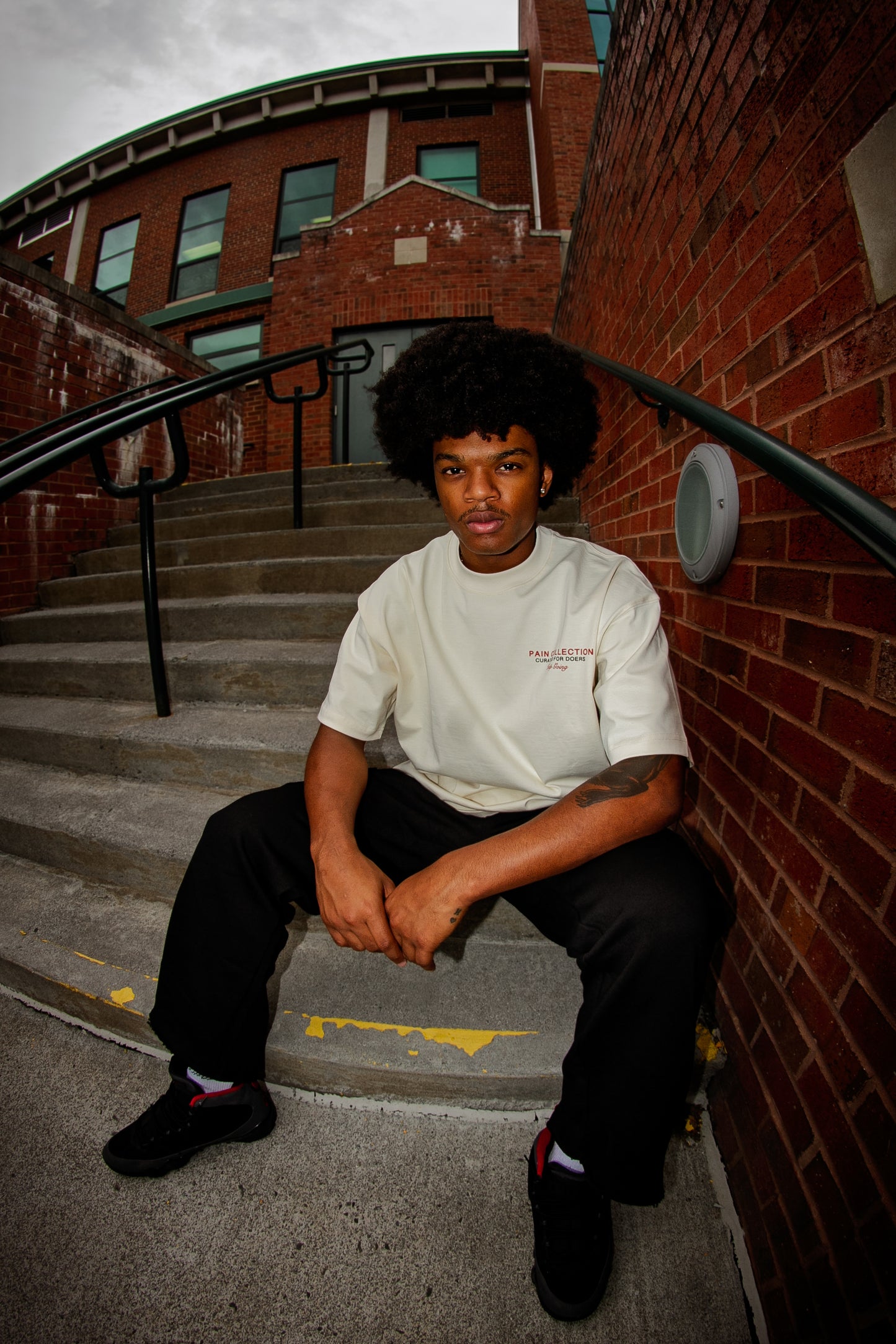 PAIN TEE
